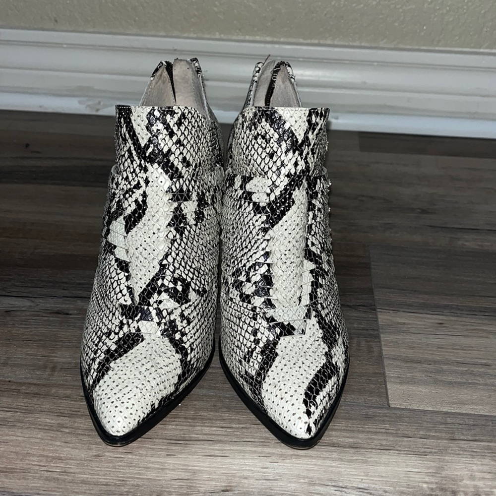 Vince Camuto never worn size 6